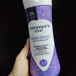 Dung dịch vệ sinh phụ nữ Summer's Eve tím Delicate Blossom Cleansing Wash 444ml