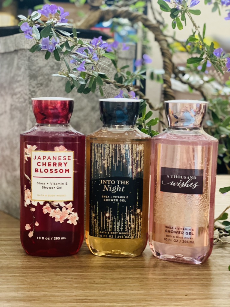 Sữa tắm BBW Bath and Body Works Snowflakes & cashmere 295ml