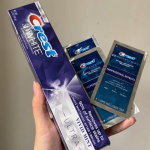 Kem Đánh Răng Crest 3D White Vivid Mint Ultra Màu Tím 158gr Mỹ
