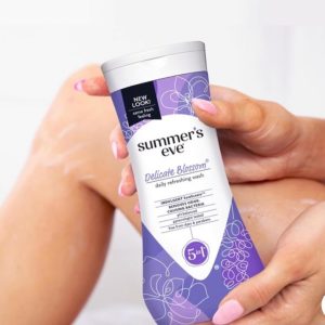 Dung dịch vệ sinh phụ nữ Summer's Eve tím Delicate Blossom Cleansing Wash 444ml